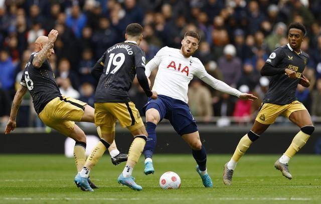 星空体育官网信誉好-英超赛场上的经典瞬间回顾,令人难忘