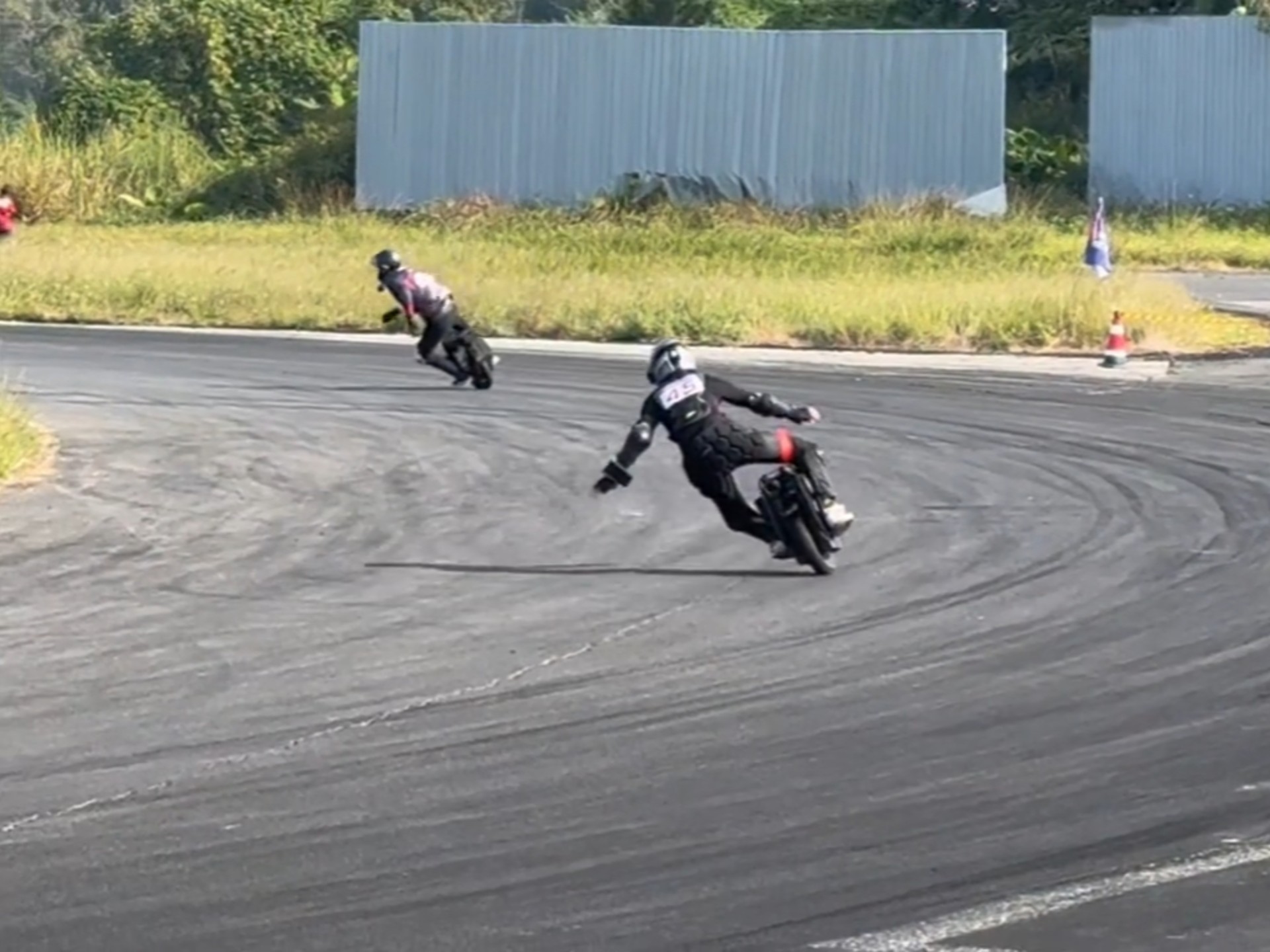 星空体育官网下载入口-关于独轮车特技表演,车轮旋转彰显非凡技巧的信息