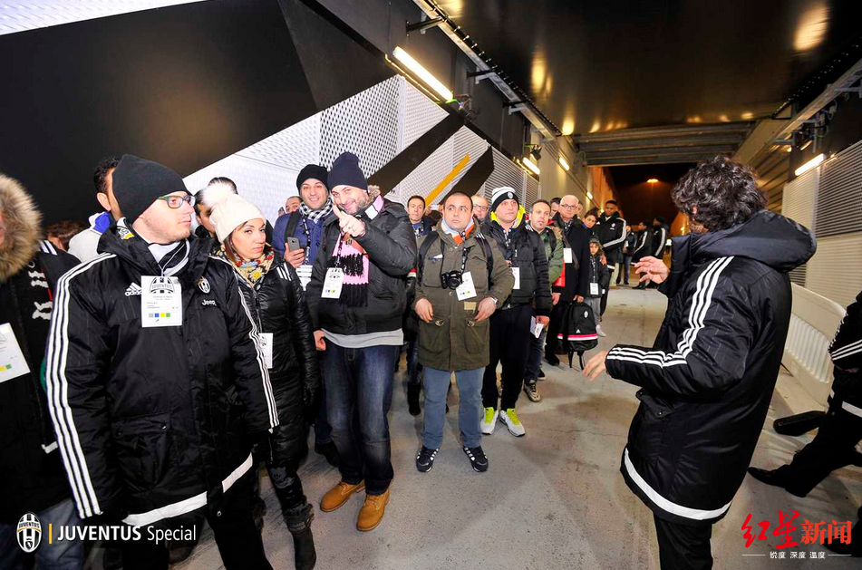 -包含球场幕后:比赛当天的幕后工作揭秘的词条